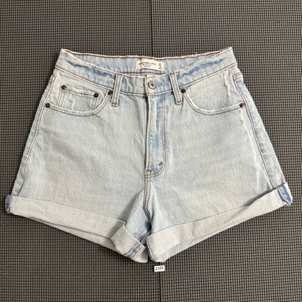 Abercrombie & Fitch Curve Love The Dad Short High Rise Light Wash Denim 27 4